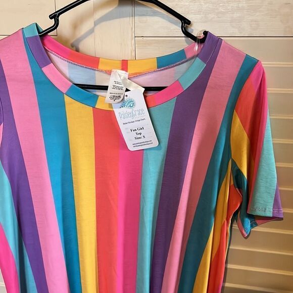 Lilypad, vibrant, striped twist front tunic, top size small, NWT - Picture 6 of 6